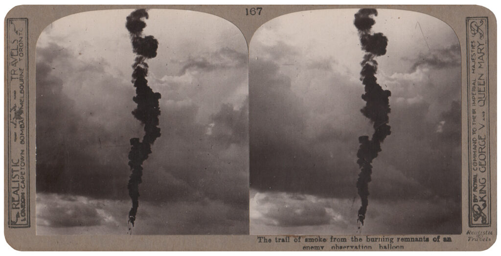 Anonymous - Stereoscopic print: The trail of smoke from the burning remnants of an enemy observation balloon